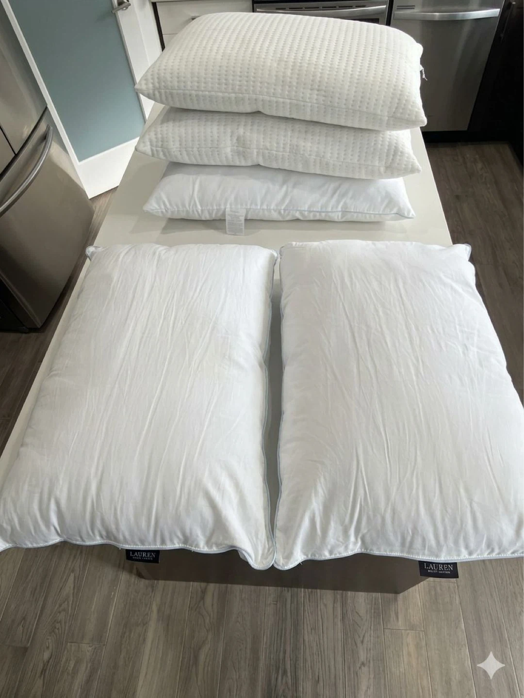 Ralph lauren,Beautyrest and mainstays White Pillows (like new)