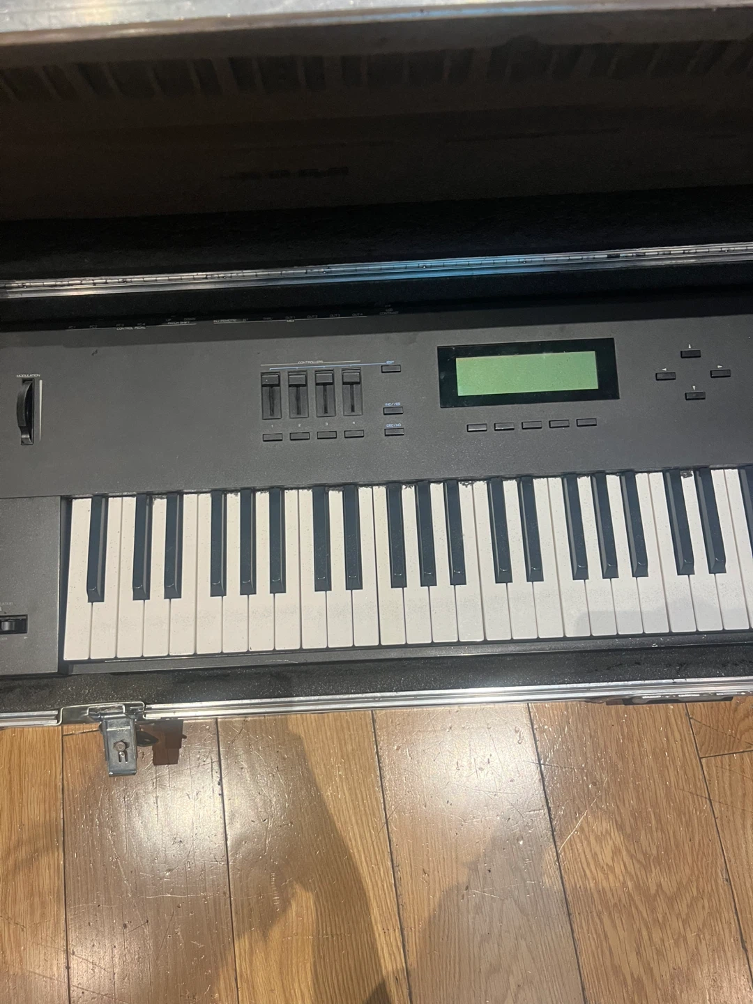 Roland A-80 MIDI Keyboard Controller in Case - photo 2