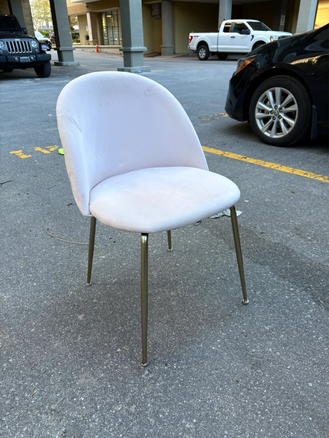 Light Pink Velvet Accent Chair - photo 3