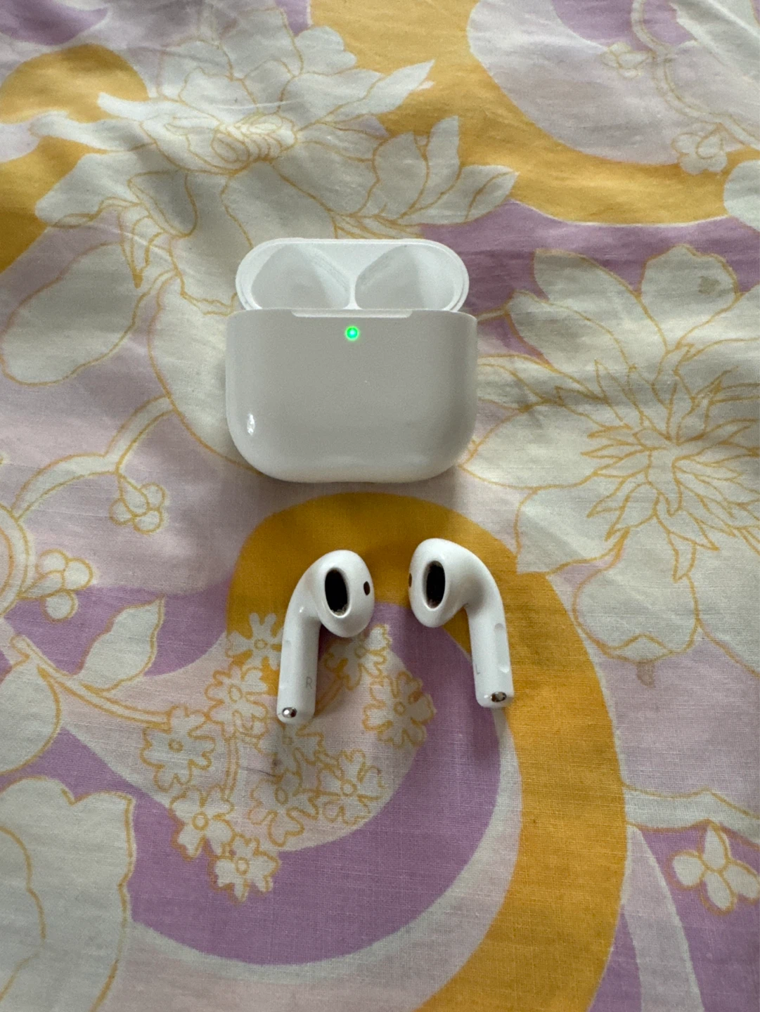 Apple AirPods 4 Wireless Earbuds - photo 5