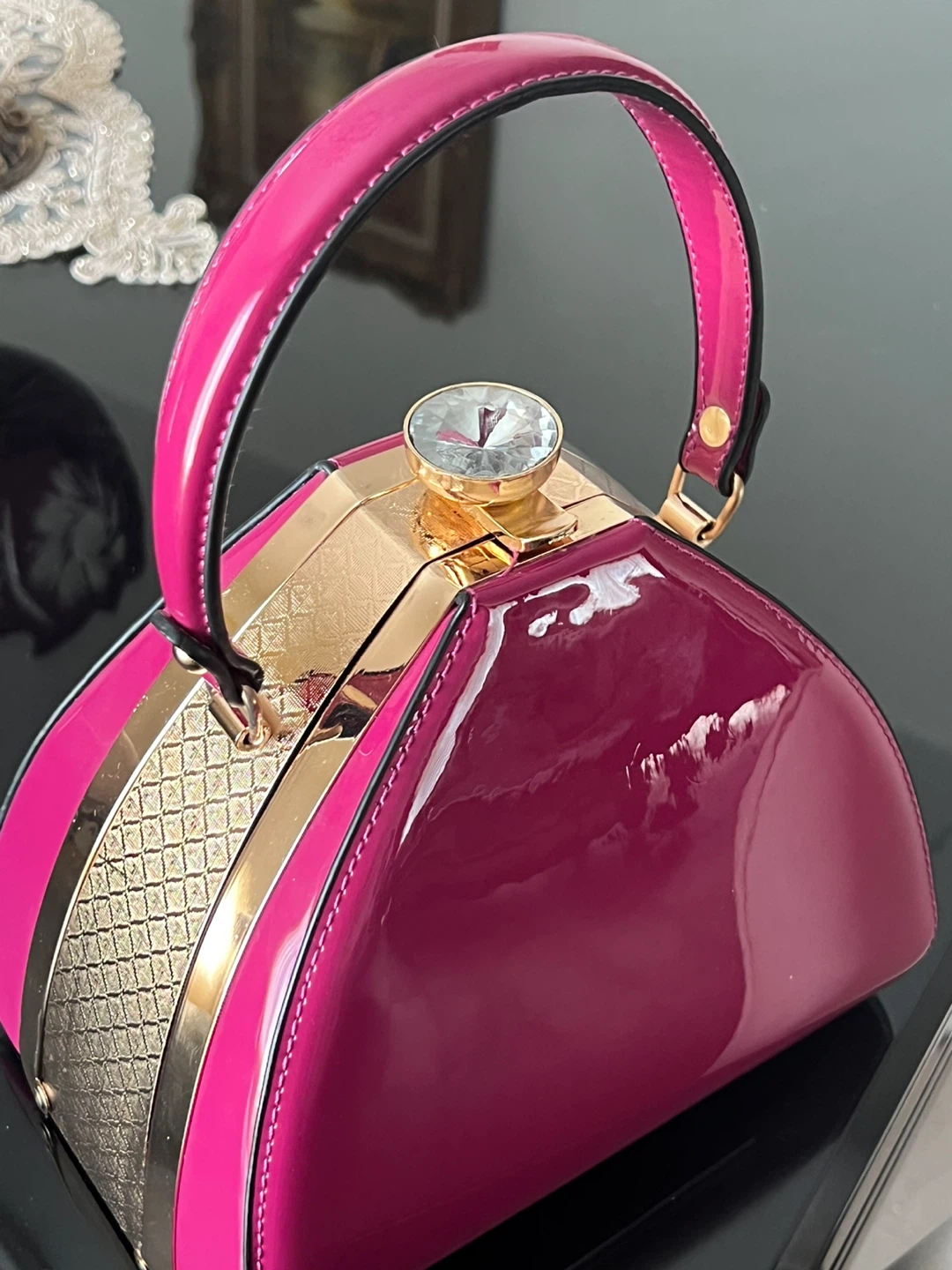 ✨ Elegant Glossy Pink Handbag – Like New ✨ - photo 3