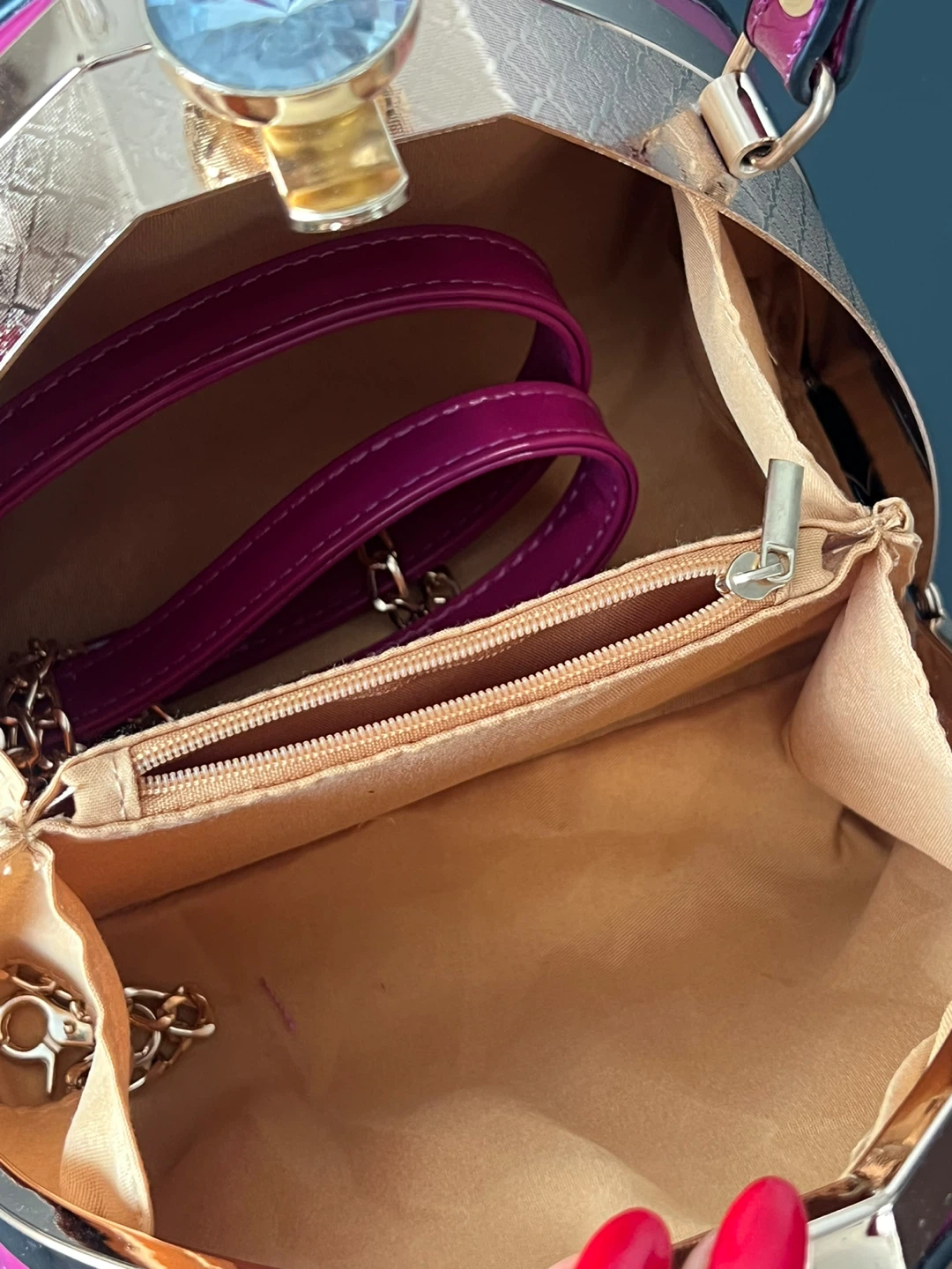 ✨ Elegant Glossy Pink Handbag – Like New ✨ - photo 4