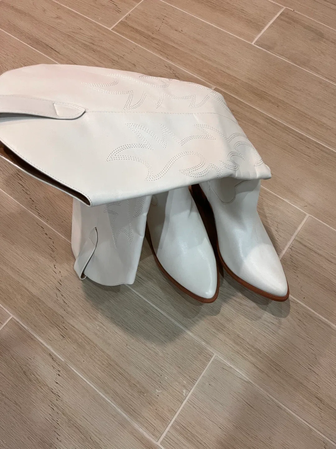 Brand NEW — Size 11 White Cowboy Boots Block Heel - photo 3