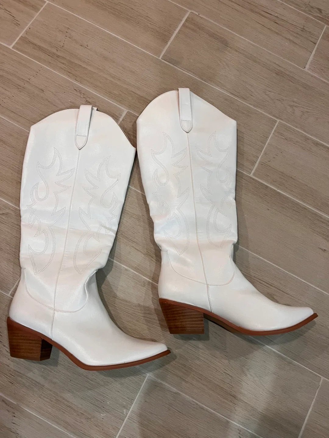Brand NEW — Size 11 White Cowboy Boots Block Heel