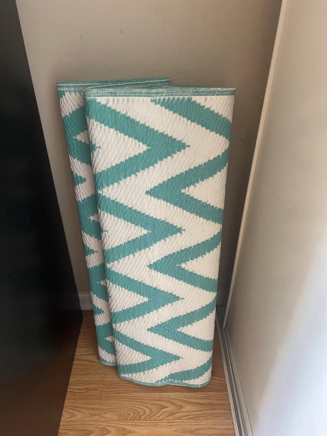 Outdoor Rug - Teal and White Chevron Pattern