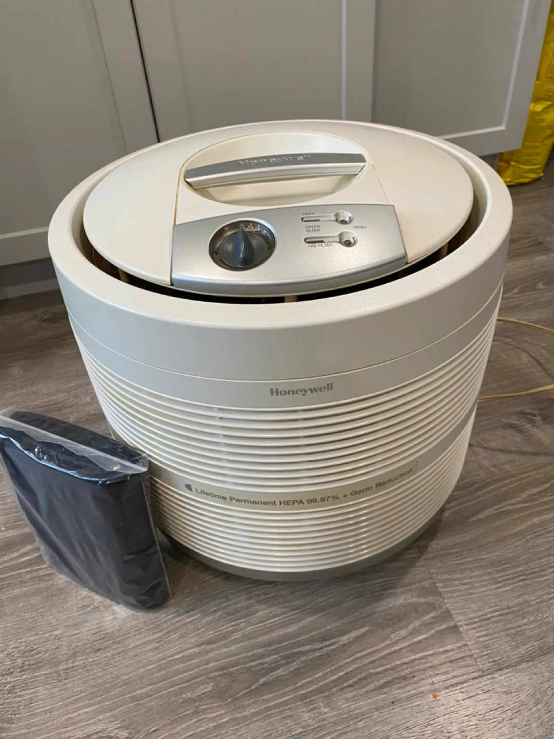 Honeywell Air Purifier - photo 3