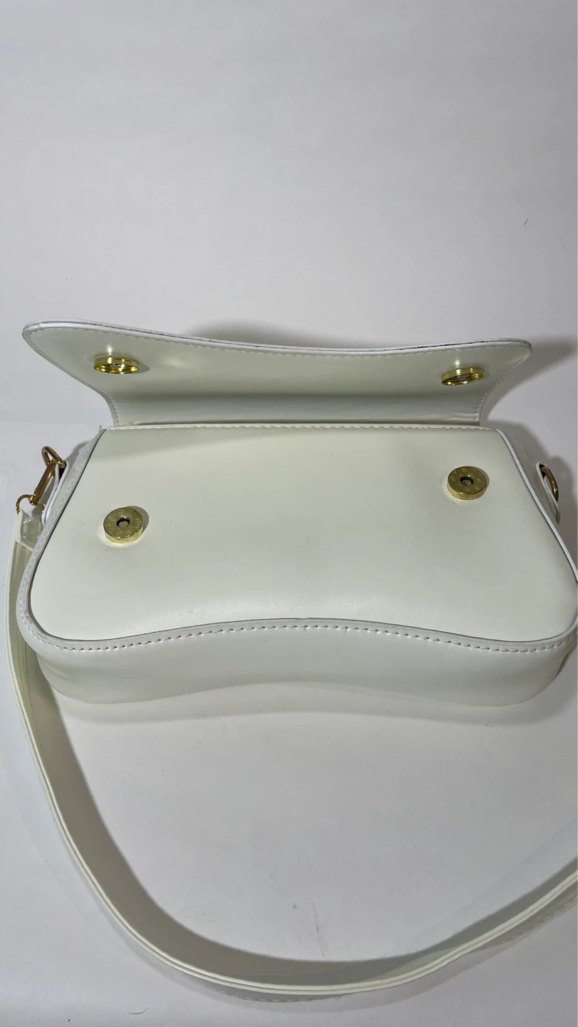 White Shoulder Bag with Gold Chain - photo 3