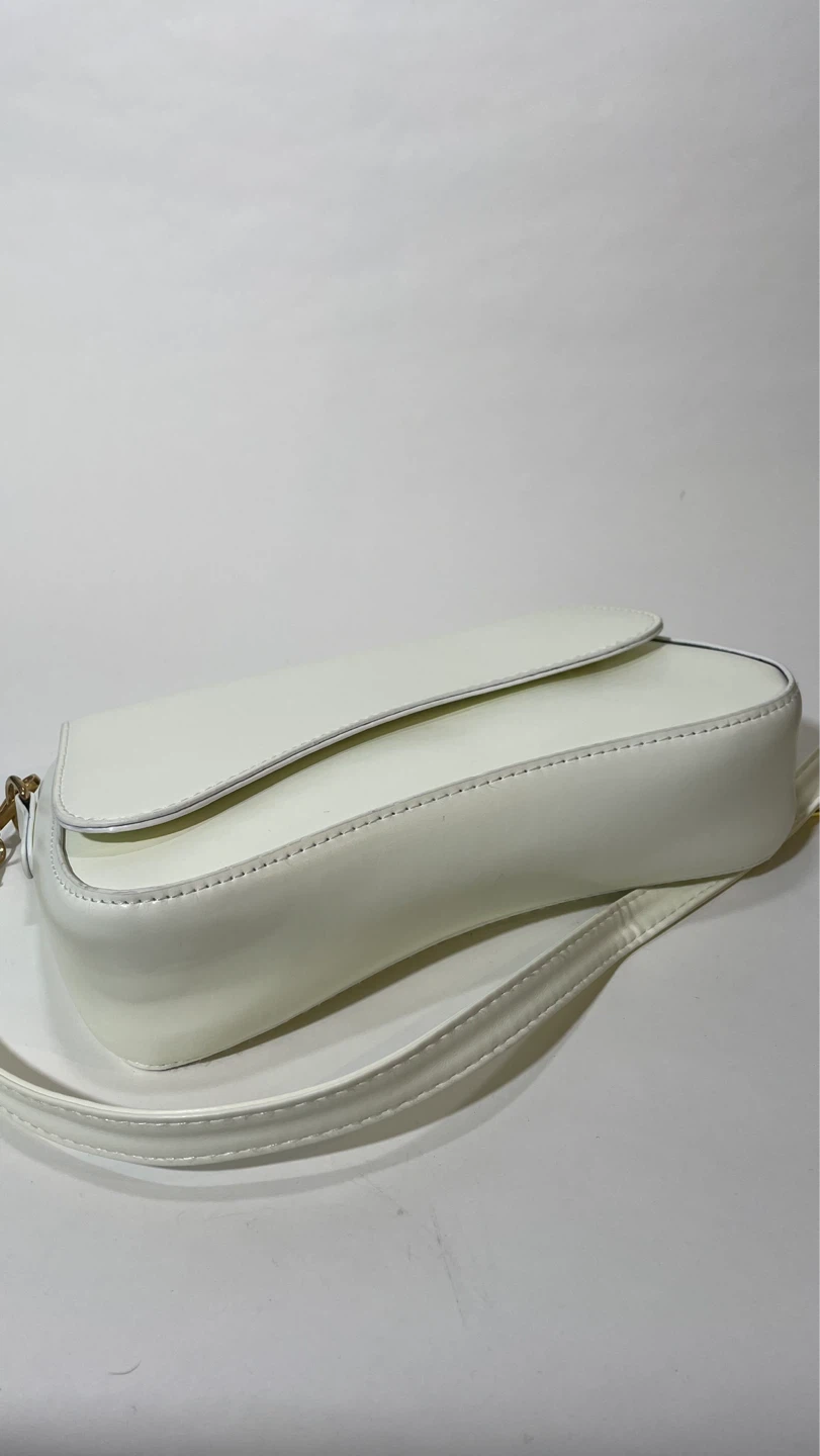 White Shoulder Bag with Gold Chain - photo 5