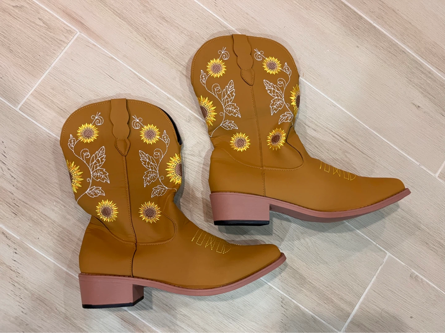 NEW Cowboy Boots with Sunflower Embroidery Size 43 (11.5 US)