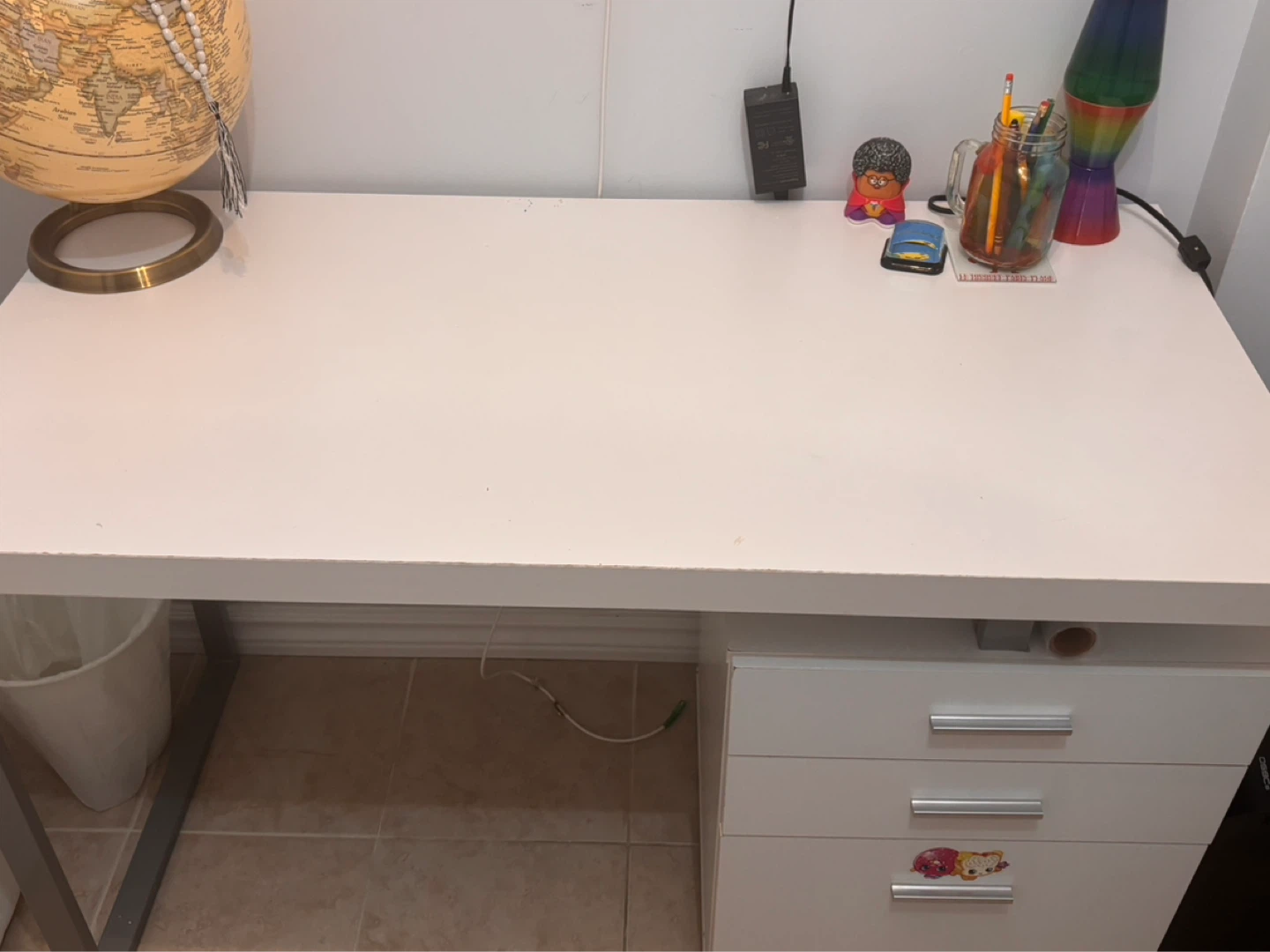 White Desk with Drawers - photo 2