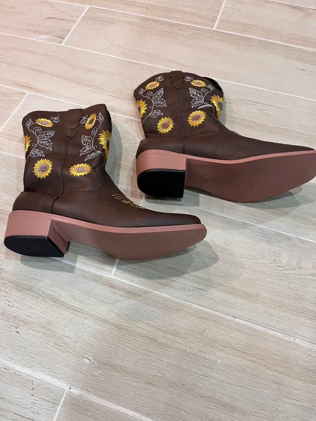 NEW Brown Cowboy Boots with Sunflower Embroidery Size 42 (11 US) - photo 2