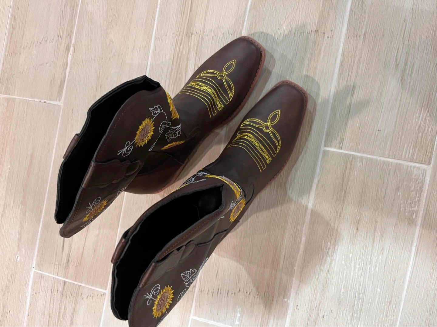 NEW Brown Cowboy Boots with Sunflower Embroidery Size 42 (11 US) - photo 3