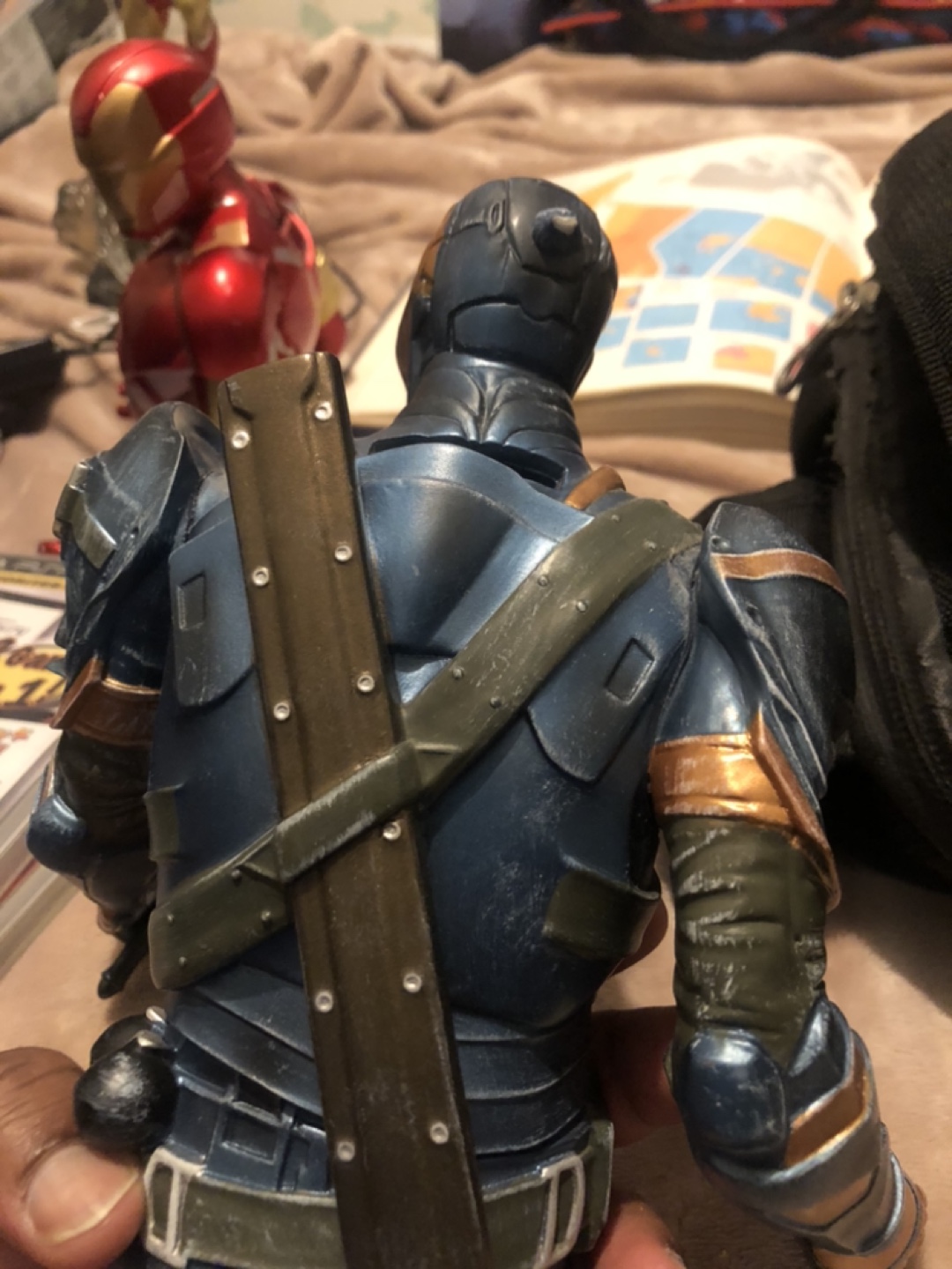 Deathstroke Action Figure Bust - photo 3