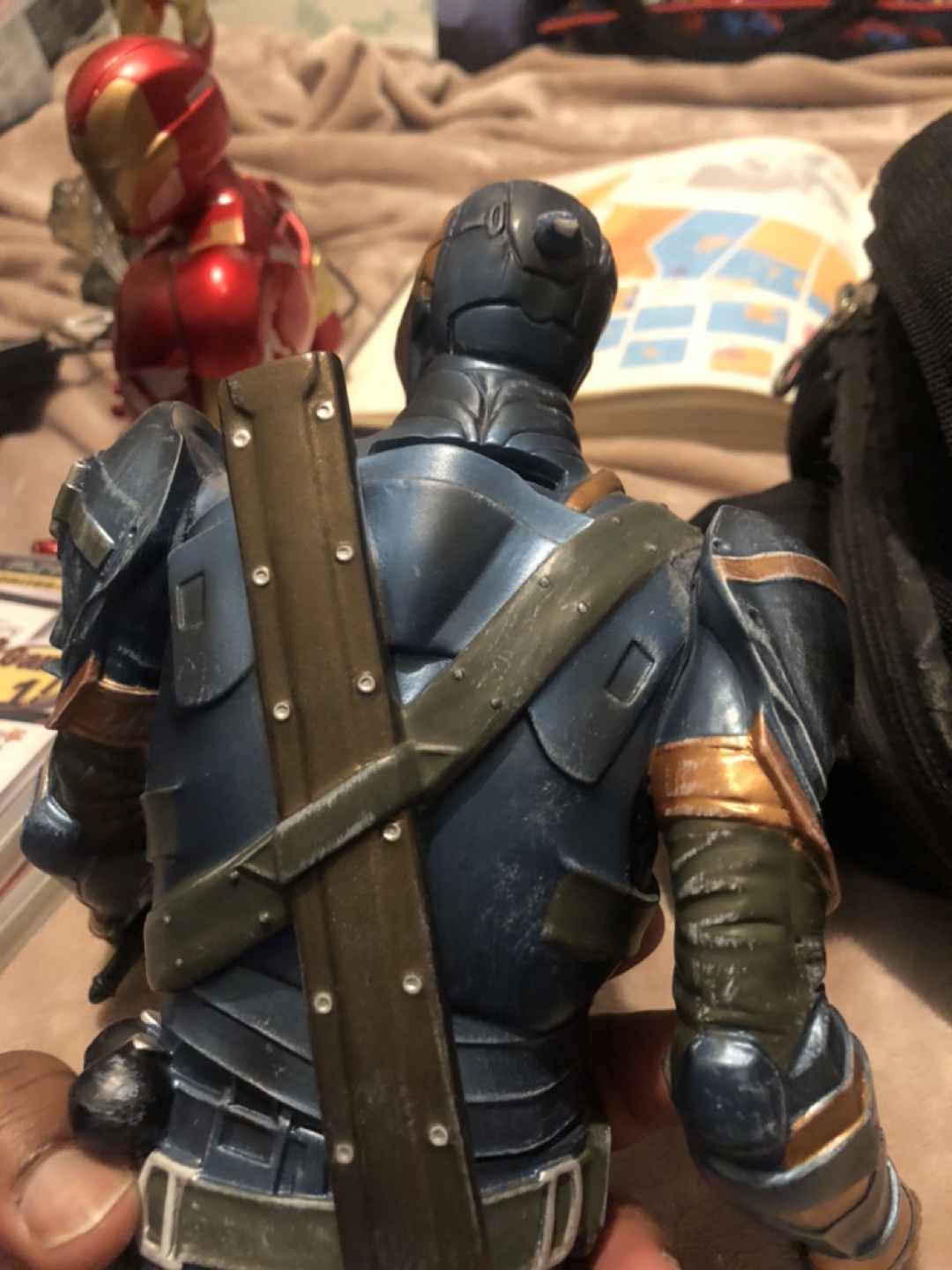 Deathstroke Action Figure Bust - photo 4