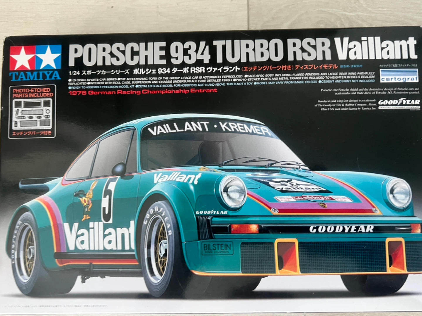 Tamiya 1/24 Porsche 934 Turbo RSR Vaillant Model Kit