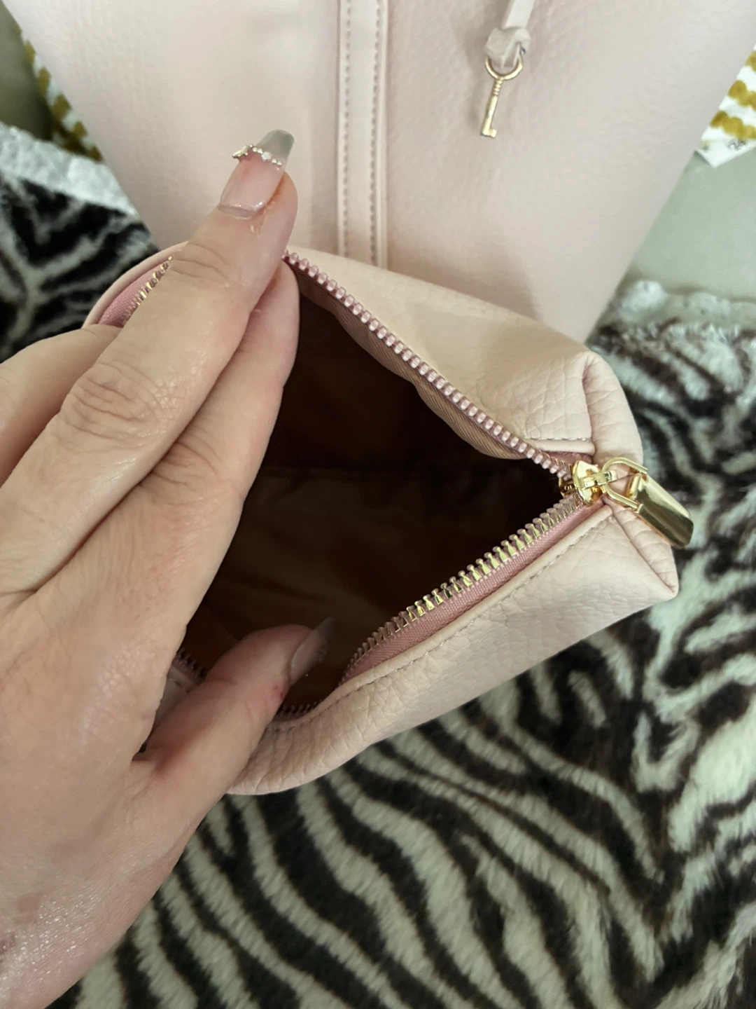 Pink Leather Bucket Bag with Lock Charm - photo 5