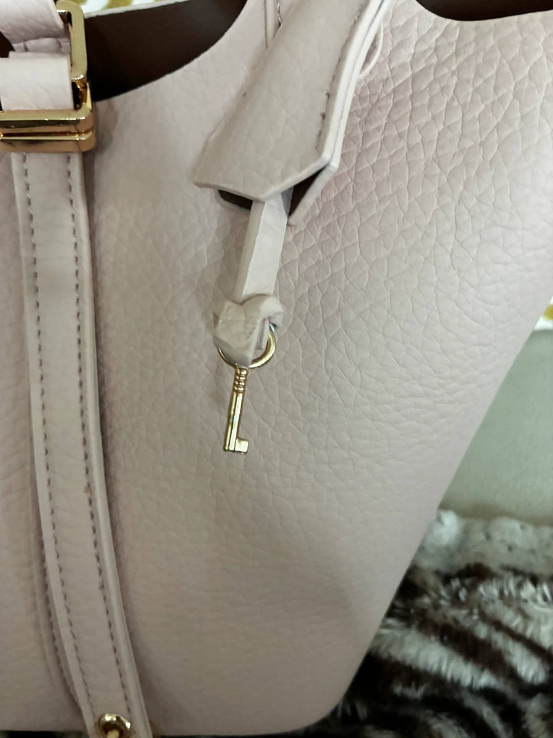 Pink Leather Bucket Bag with Lock Charm - photo 2