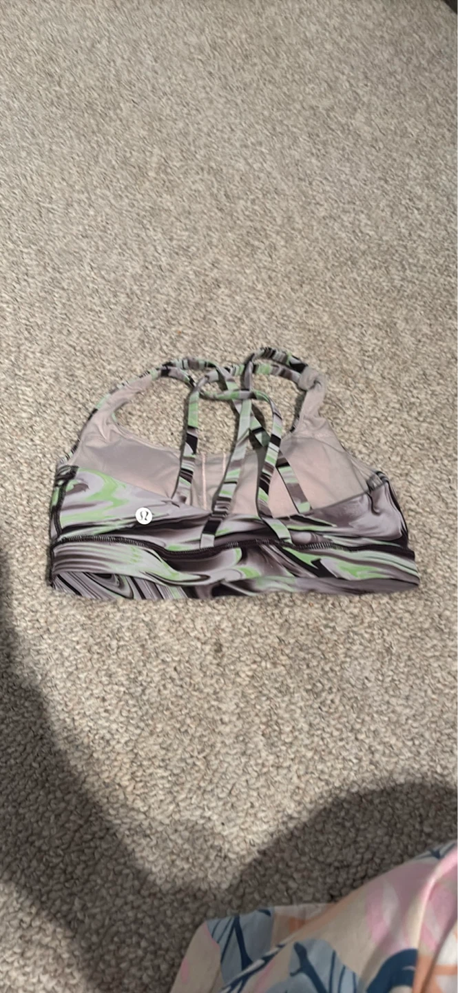 Lululemon Sports Bra size 6 - photo 2