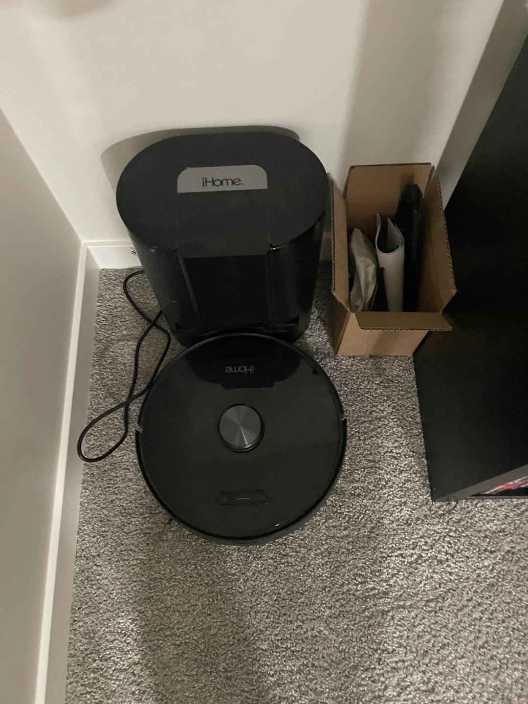 iHome Robot Vacuum with Docking Station