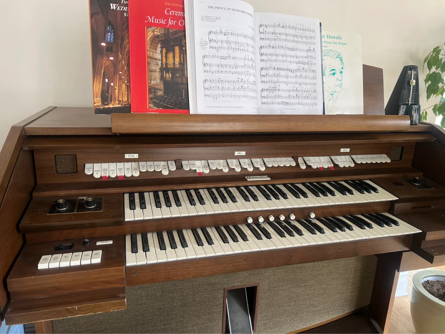 Allen Organ with Bench and Pedals - photo 2