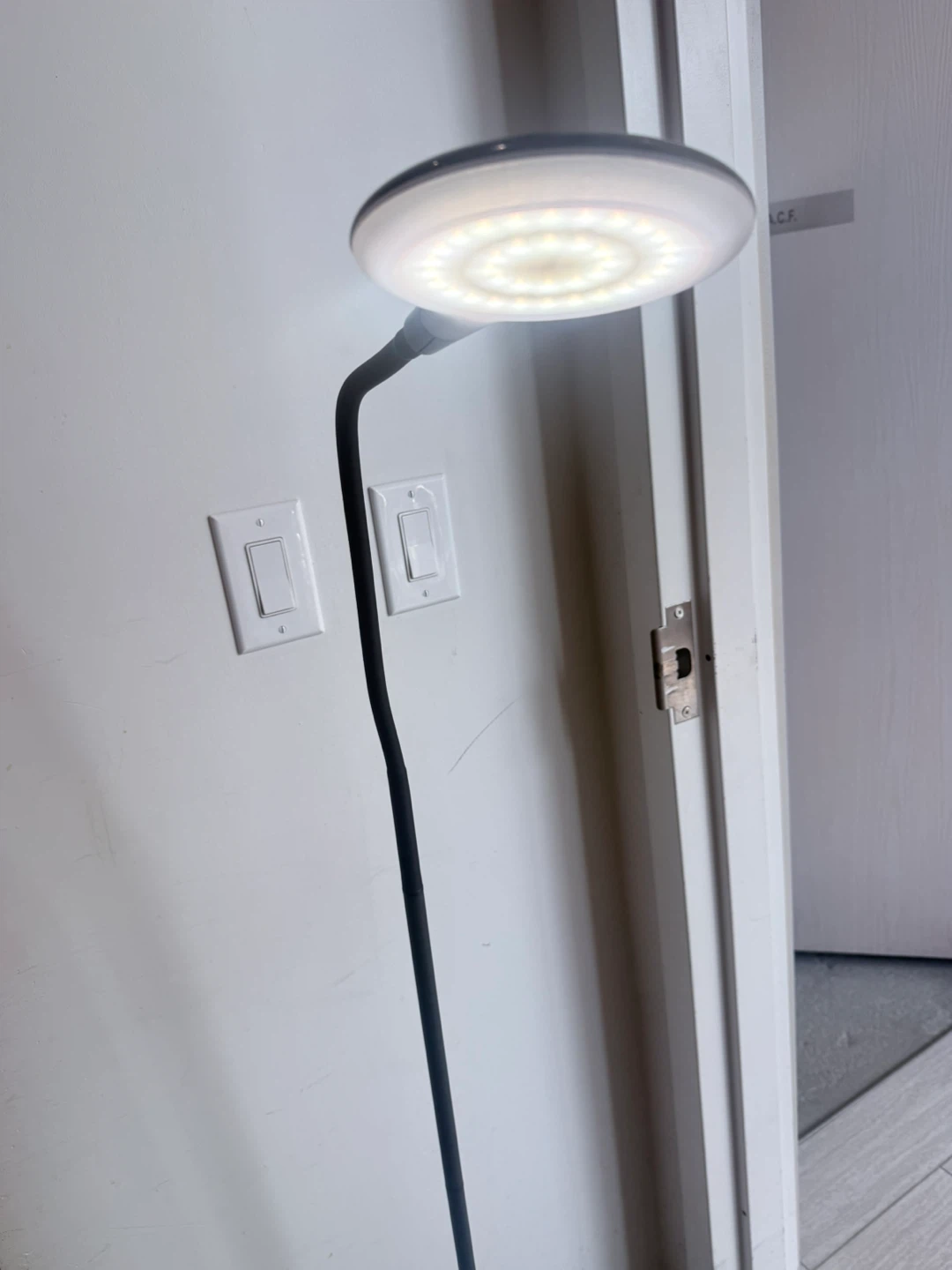 Modern LED Floor Lamp with Adjustable Brightness - photo 3