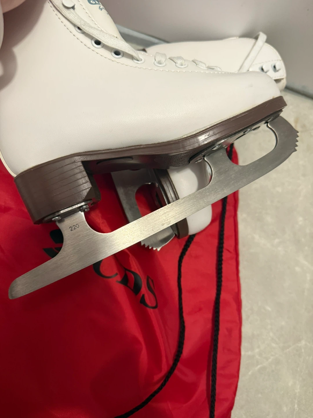 Figure Skates and helmet - photo 4