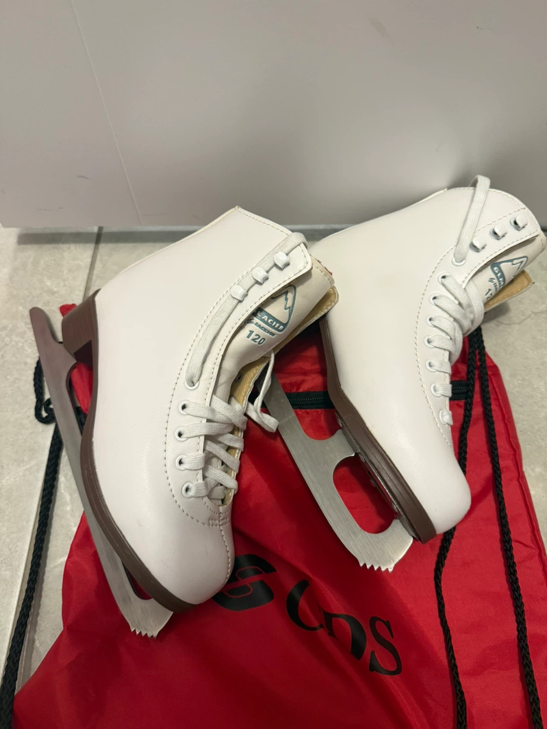 Figure Skates and helmet - photo 2