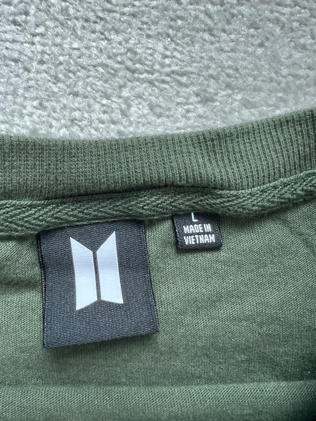 BTS "Boy With Luv" T-Shirt - Size L - Green - photo 2