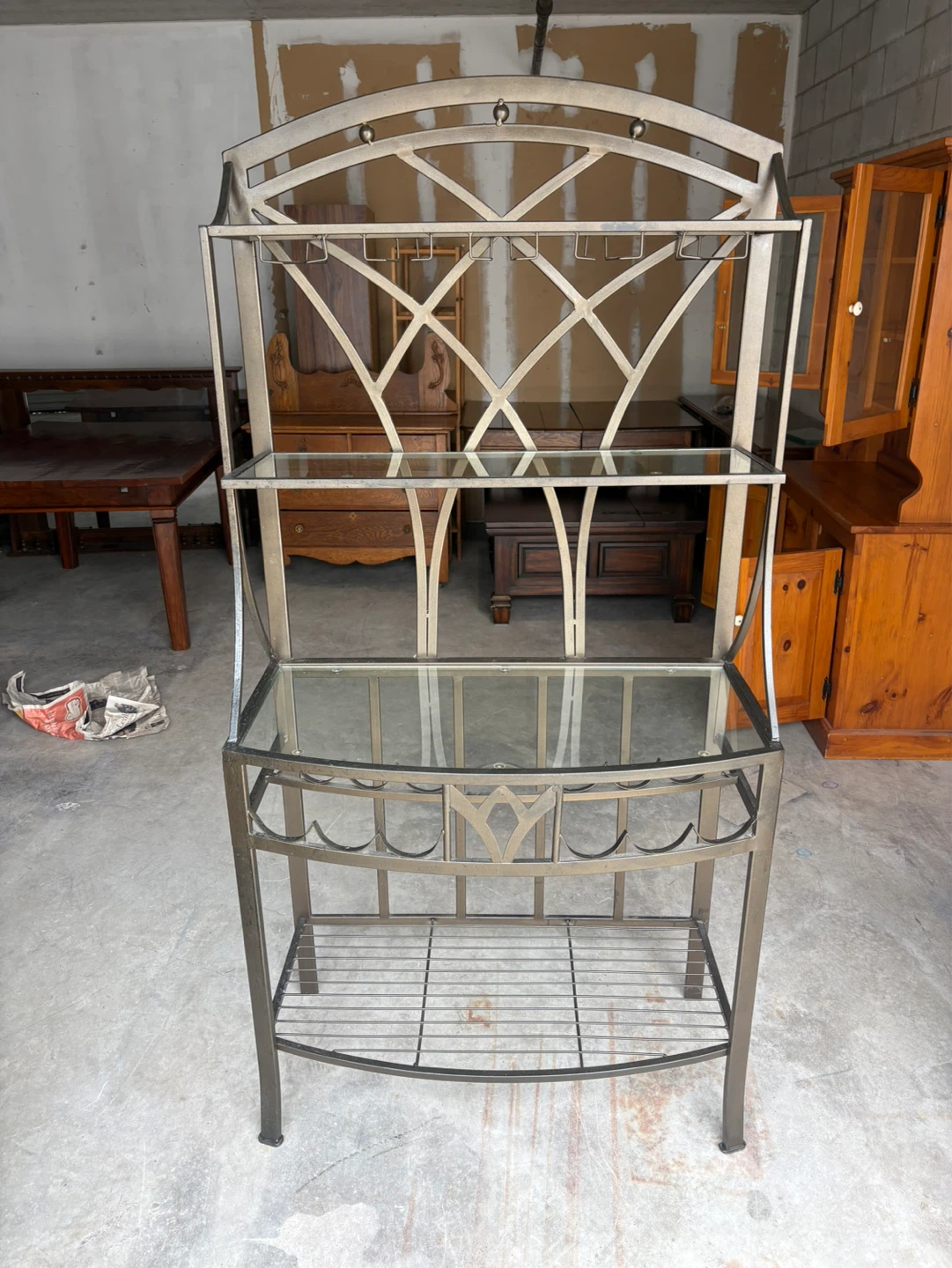 Free delivery used Metal Bakers Rack with Glass Shelves