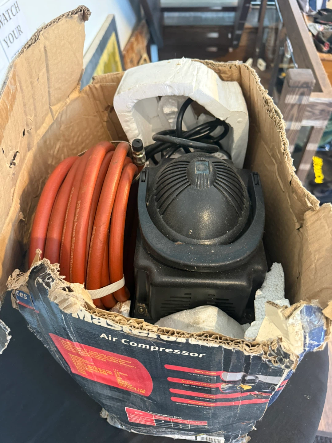 Mastercraft 1/3 HP Air Compressor with 9 Pieces - photo 3