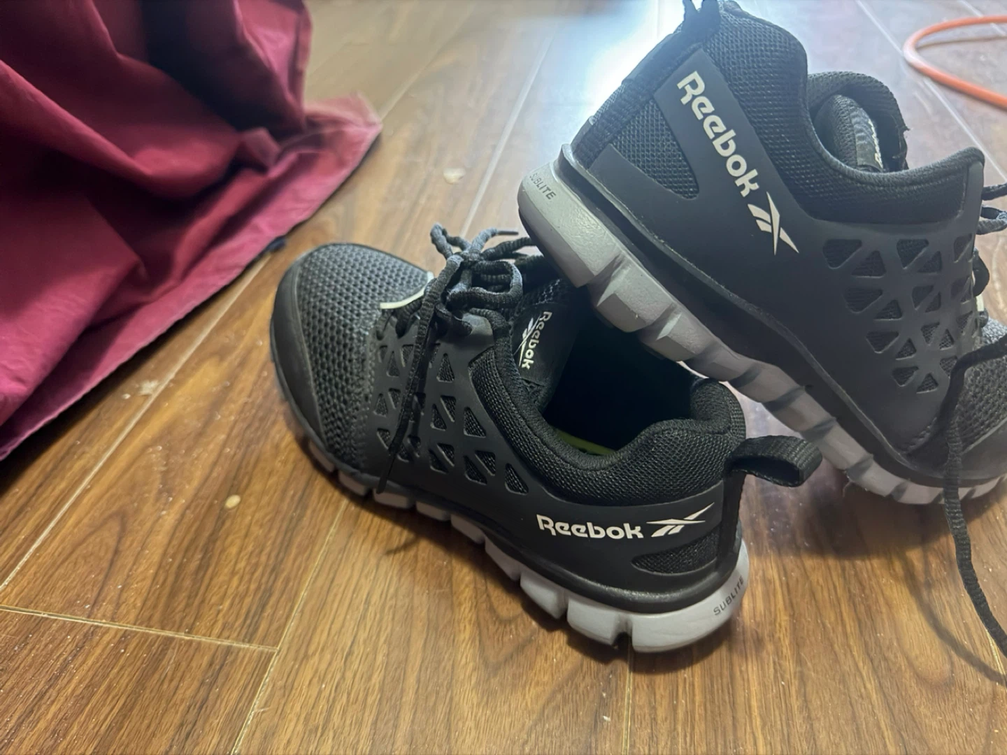 Woman Reebok Black Work Shoes CSA Z195-14 Size 5W - photo 2