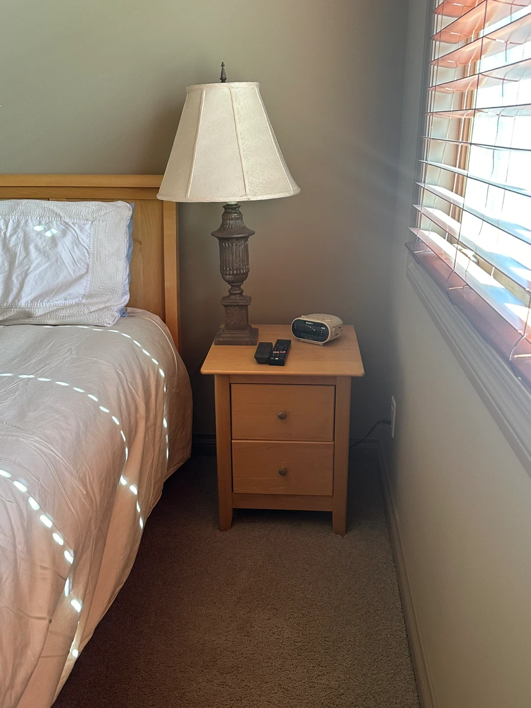 Standard queen size bedroom set - photo 3