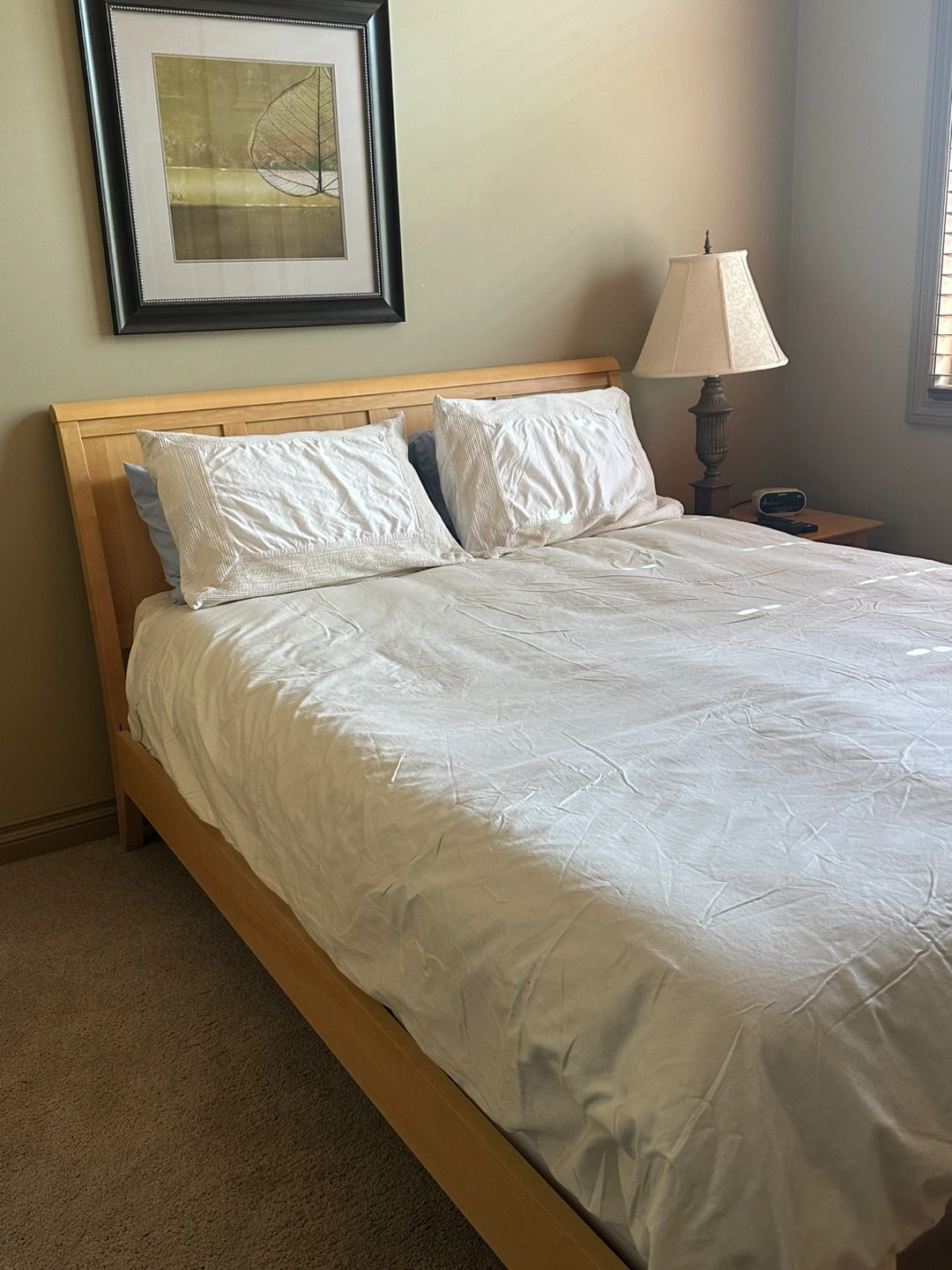 Standard queen size bedroom set