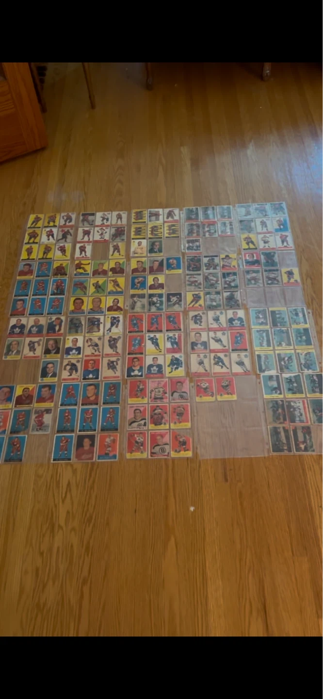 Very old vintage sports hockey cards