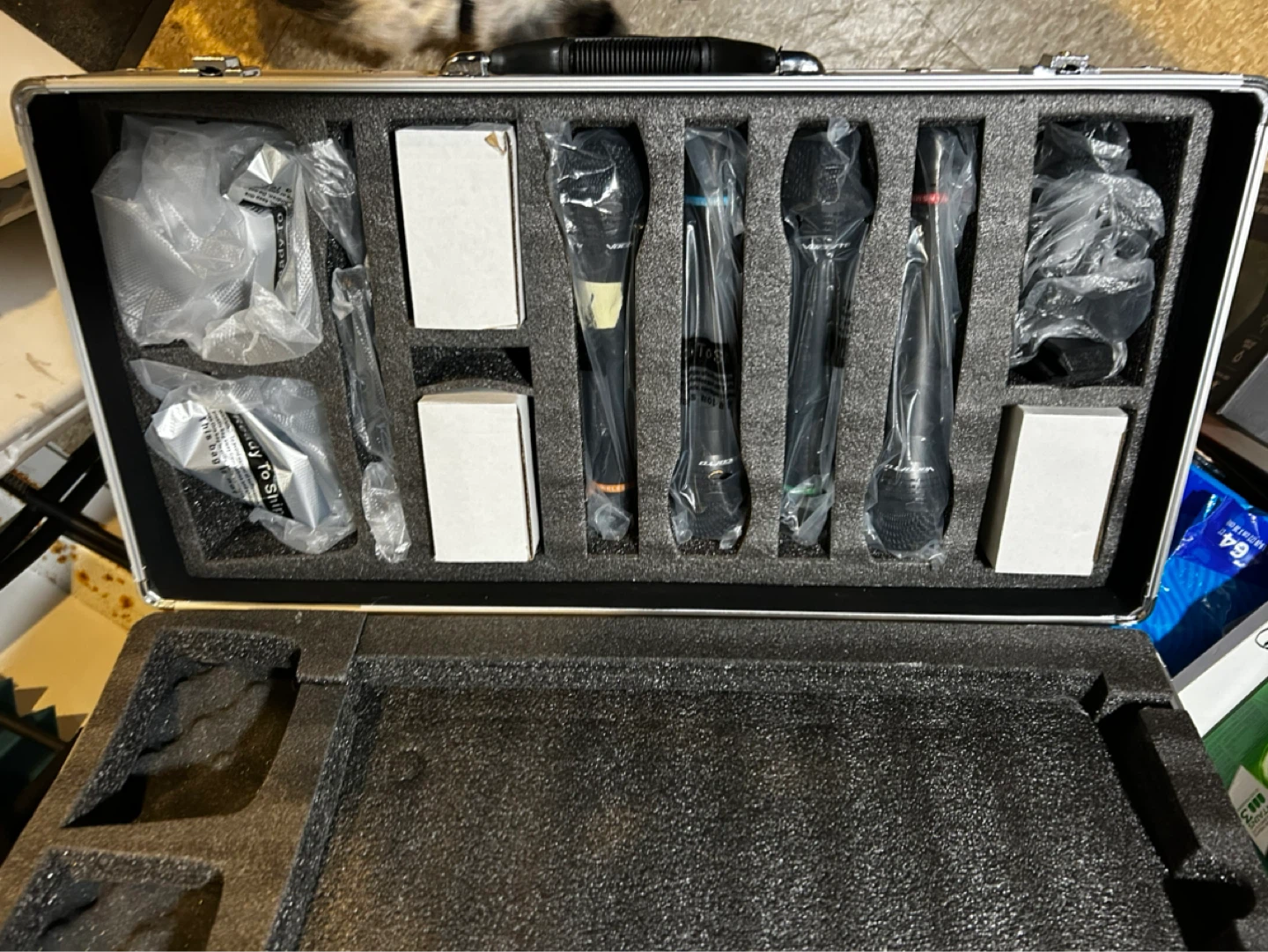 VocoPro Wireless Microphone System with Case - photo 3