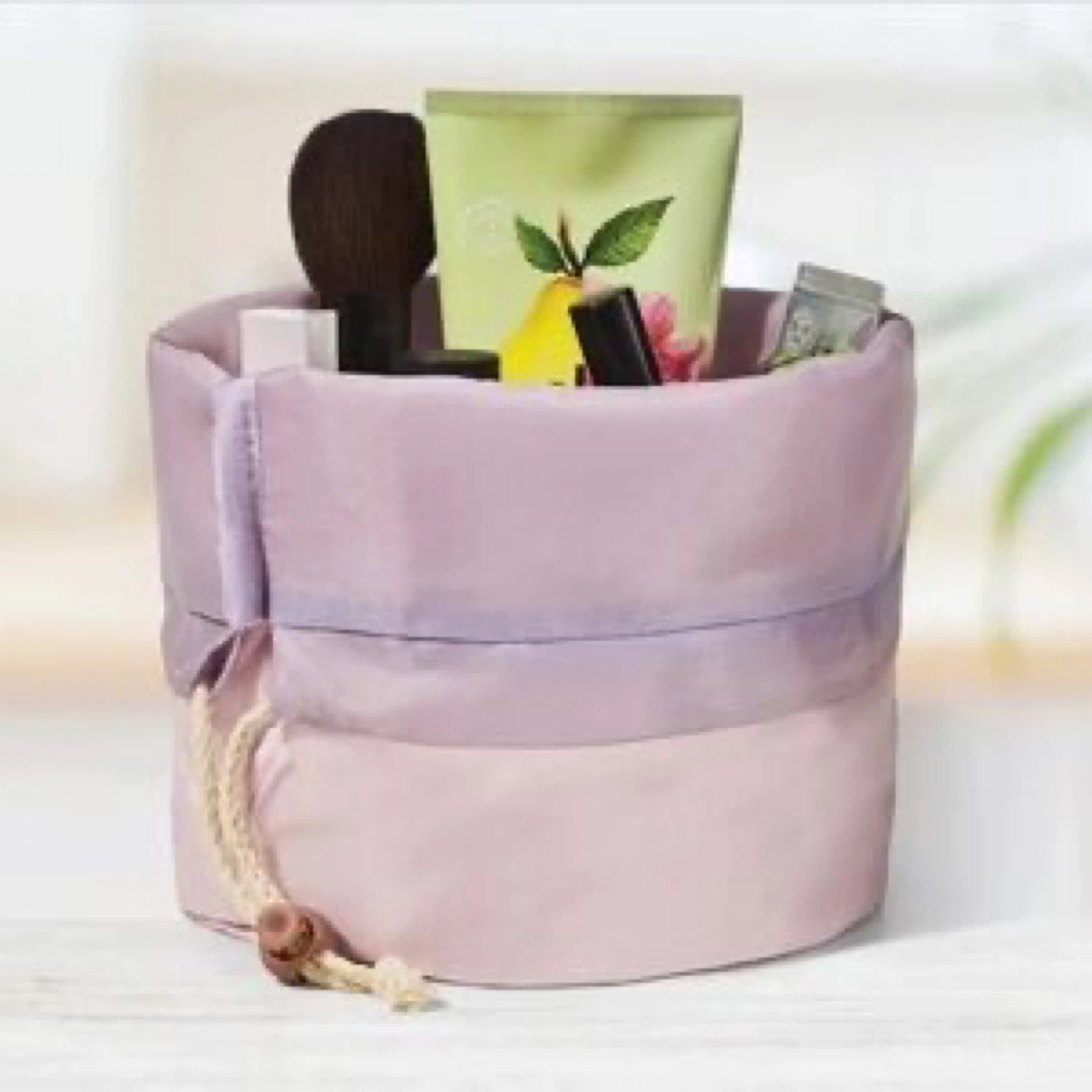 Avon Pink Drawstring Toiletry Bag (comes empty)