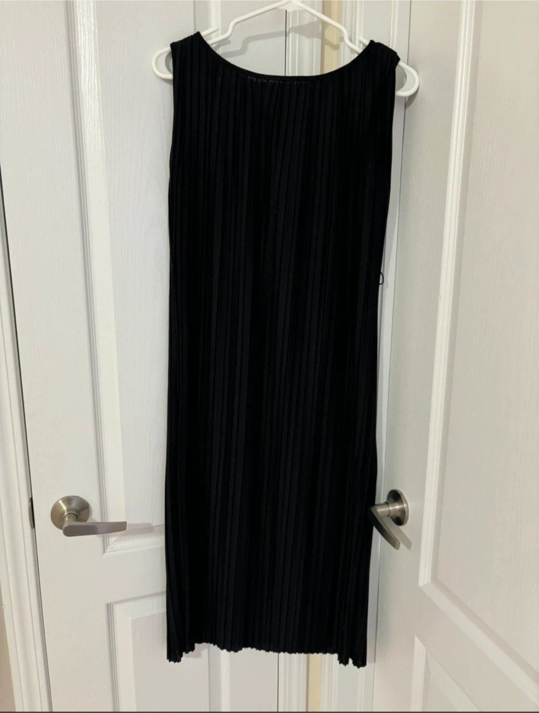 UNIQLO Black Pleated Sleeveless Midi Dress Size S - photo 3