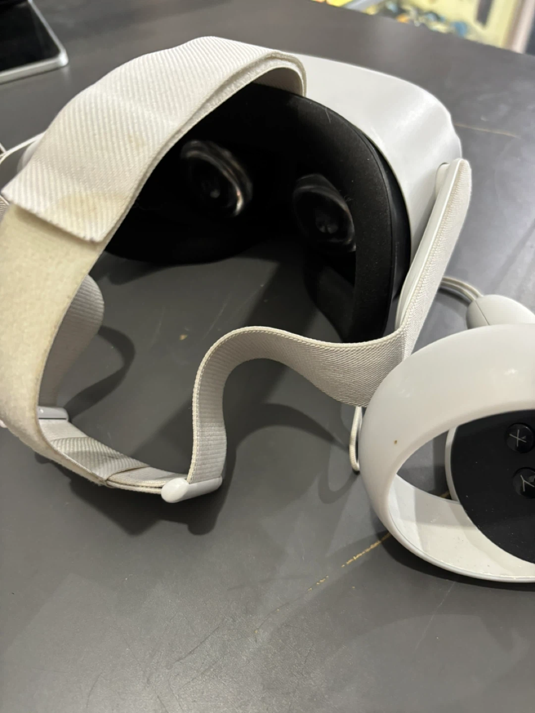Oculus Quest 2 VR Headset with Controllers - photo 4