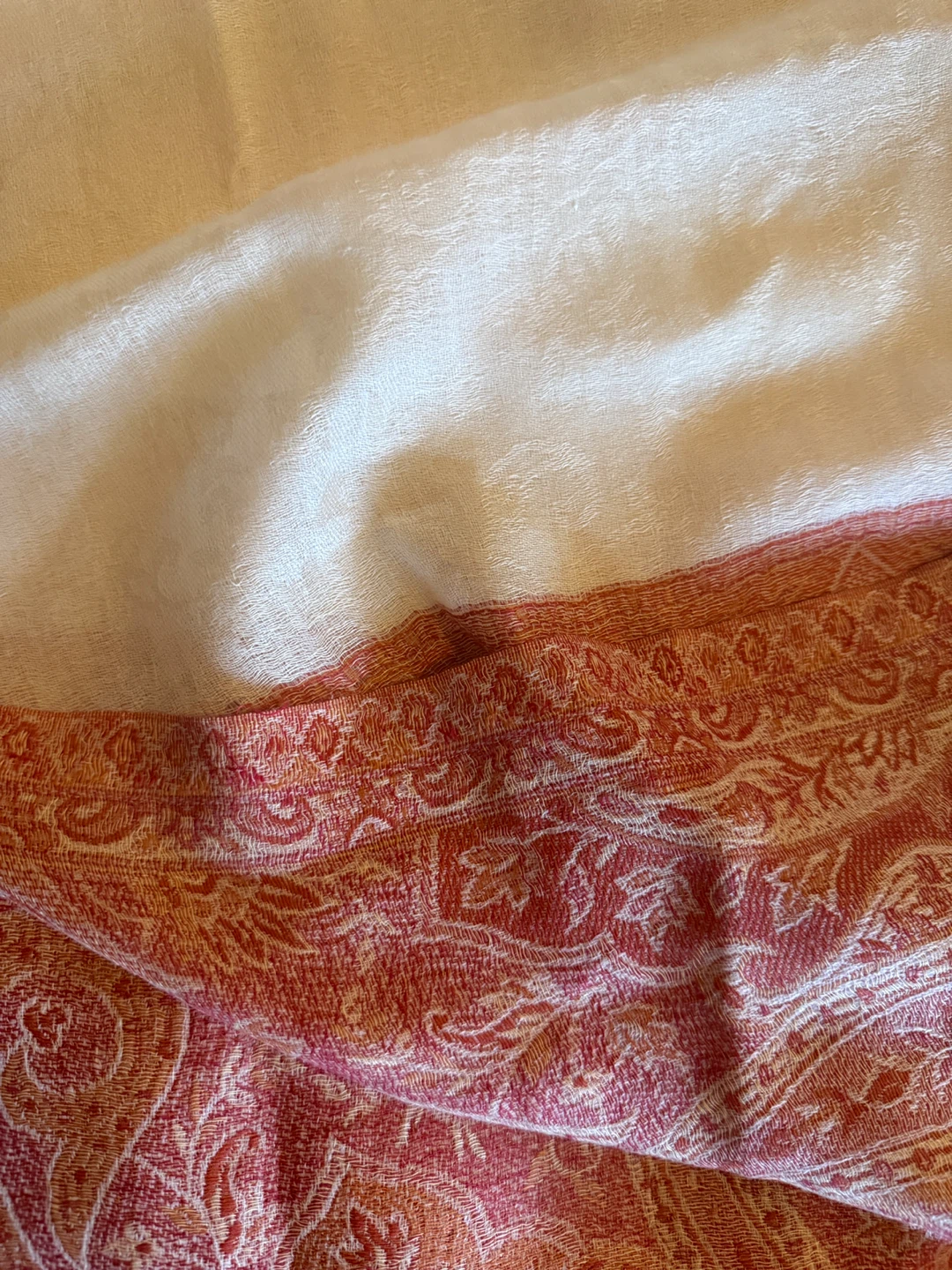 White and Red Paisley Pattern Scarf - photo 3
