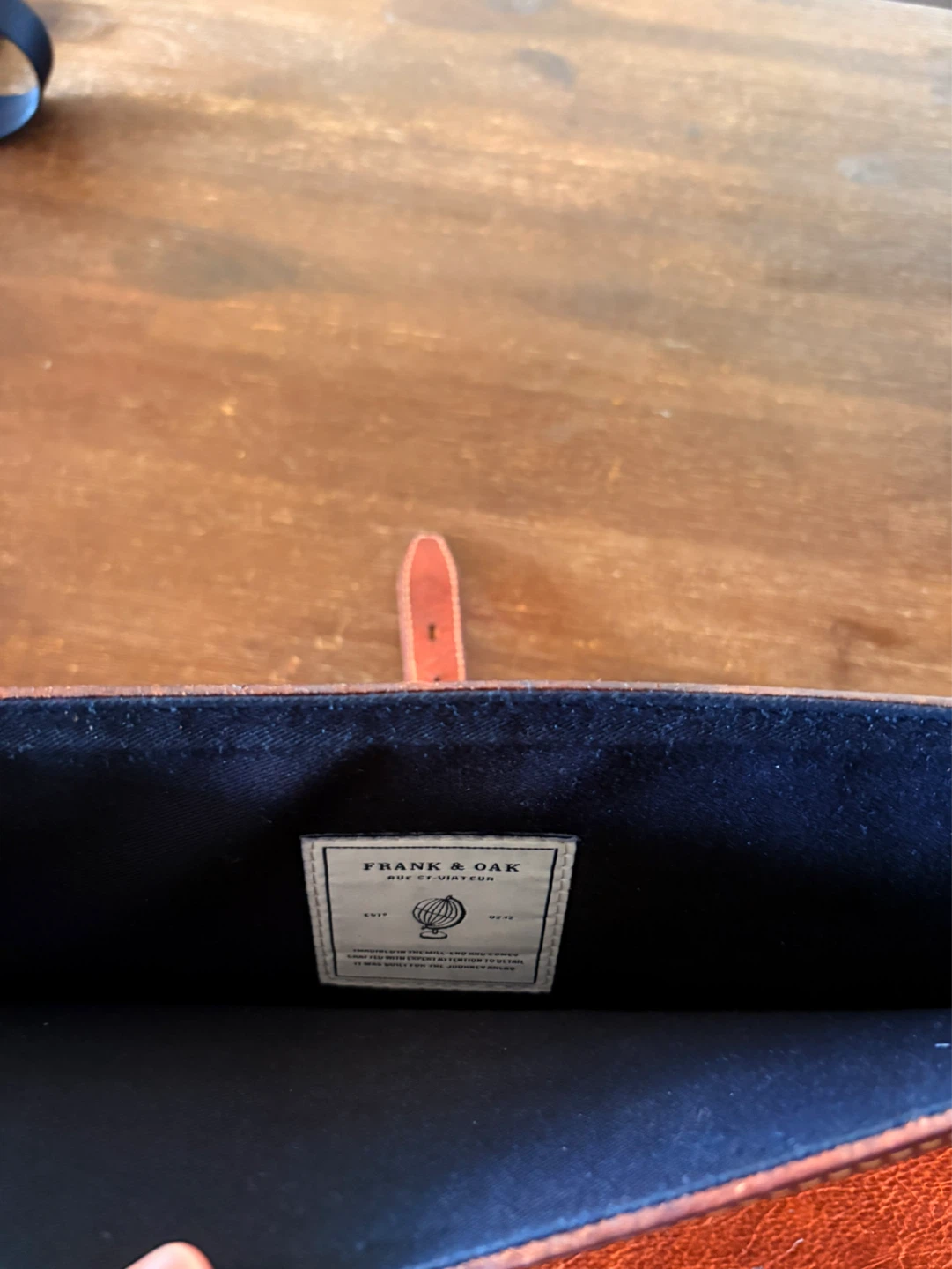 Frank & Oak Leather laptop carrying case - photo 4