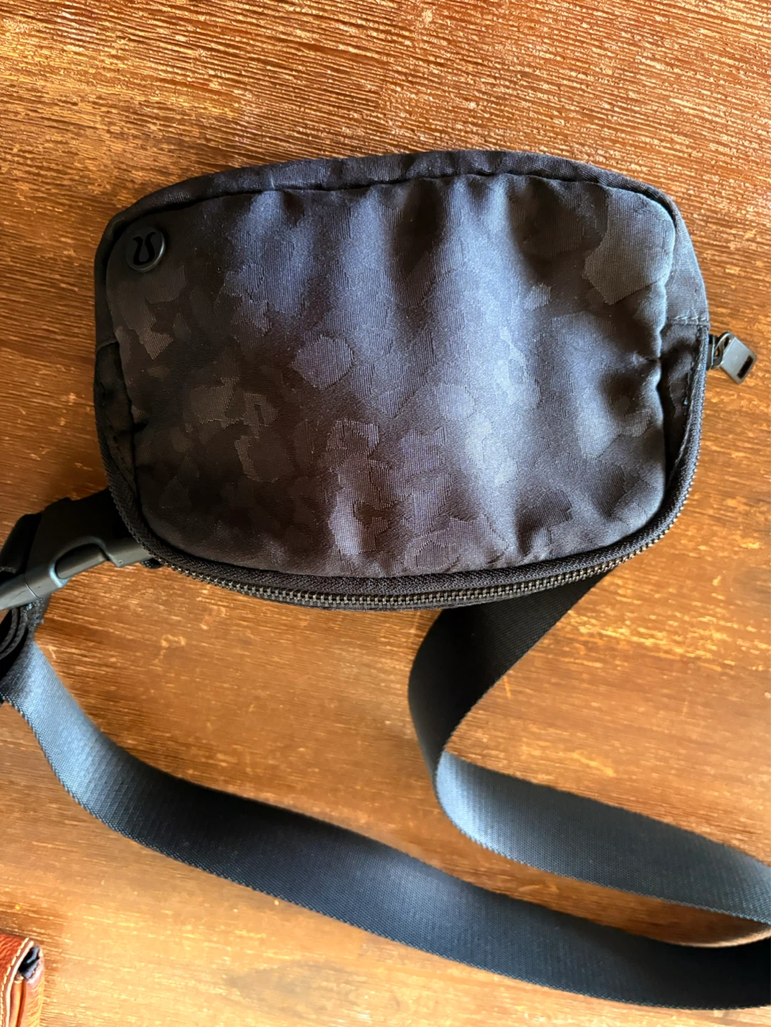 Lululemon Everywhere Belt Bag - Black Camo