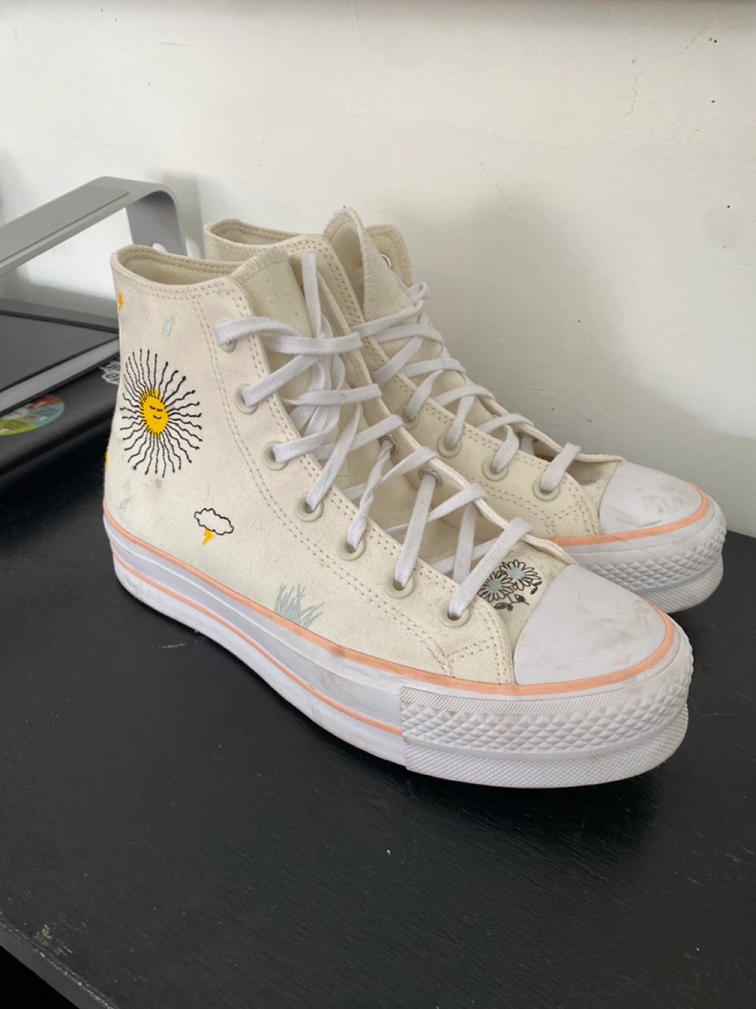 Converse Platform Cream Daisy Sneakers