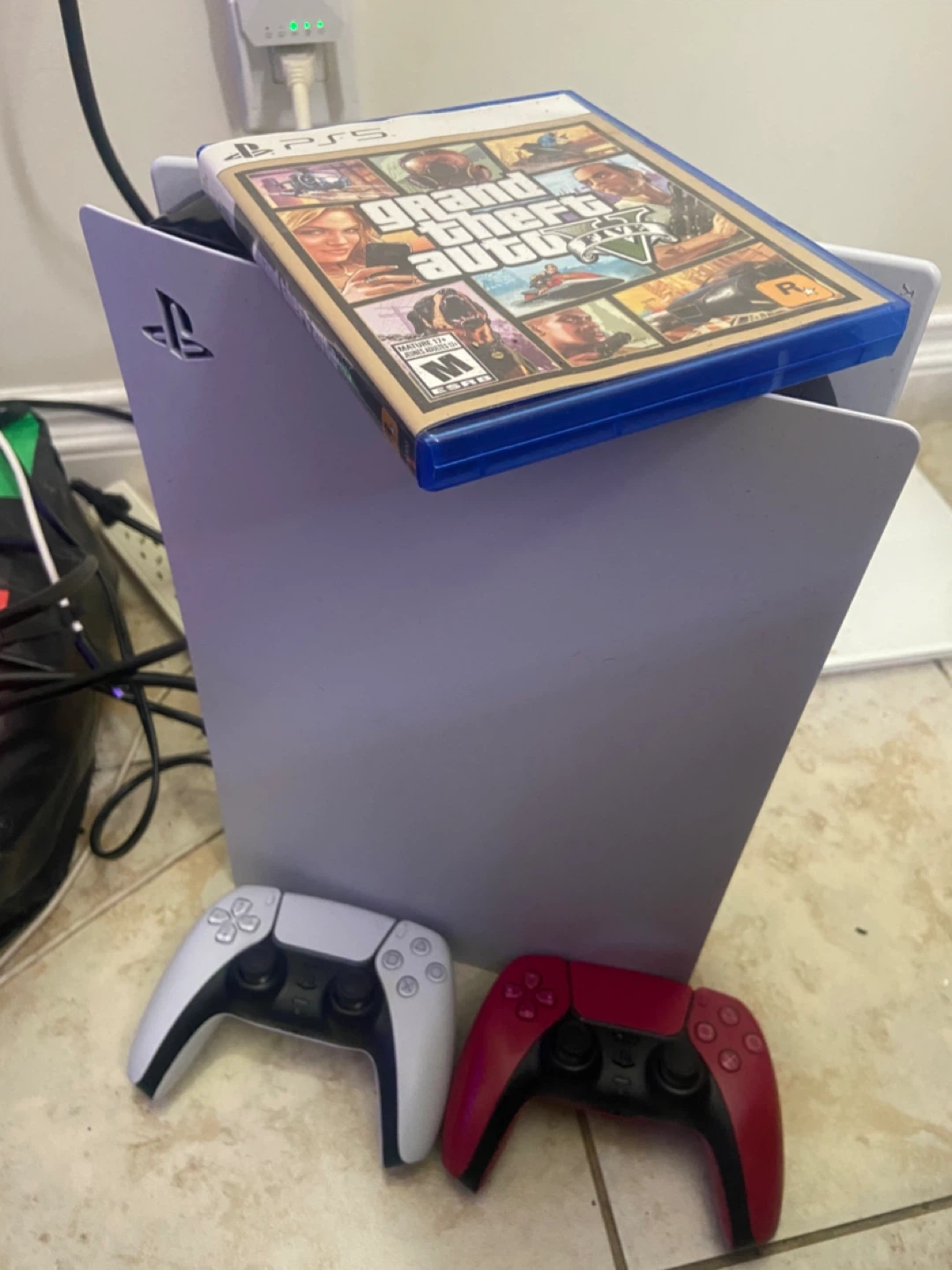 Playstation 5 Console with 2 Controllers and Grand Theft Auto V - photo 2