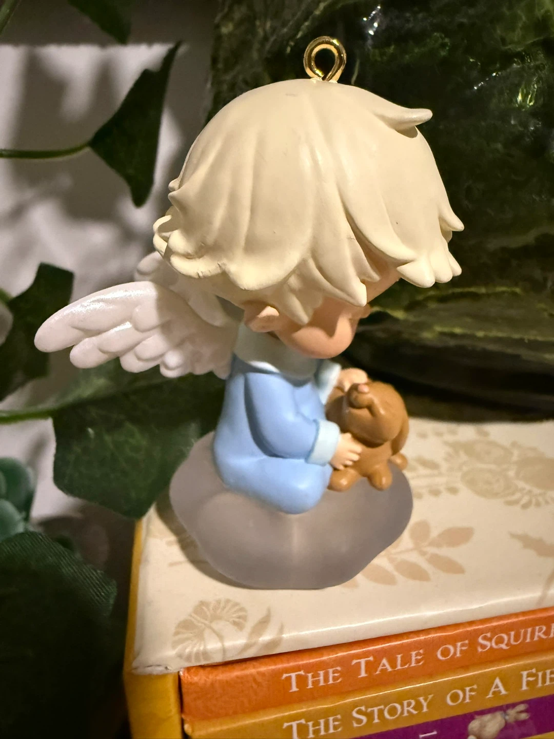 Hallmark "Mary" Angel with Squirrel Ornament 2000 - photo 3