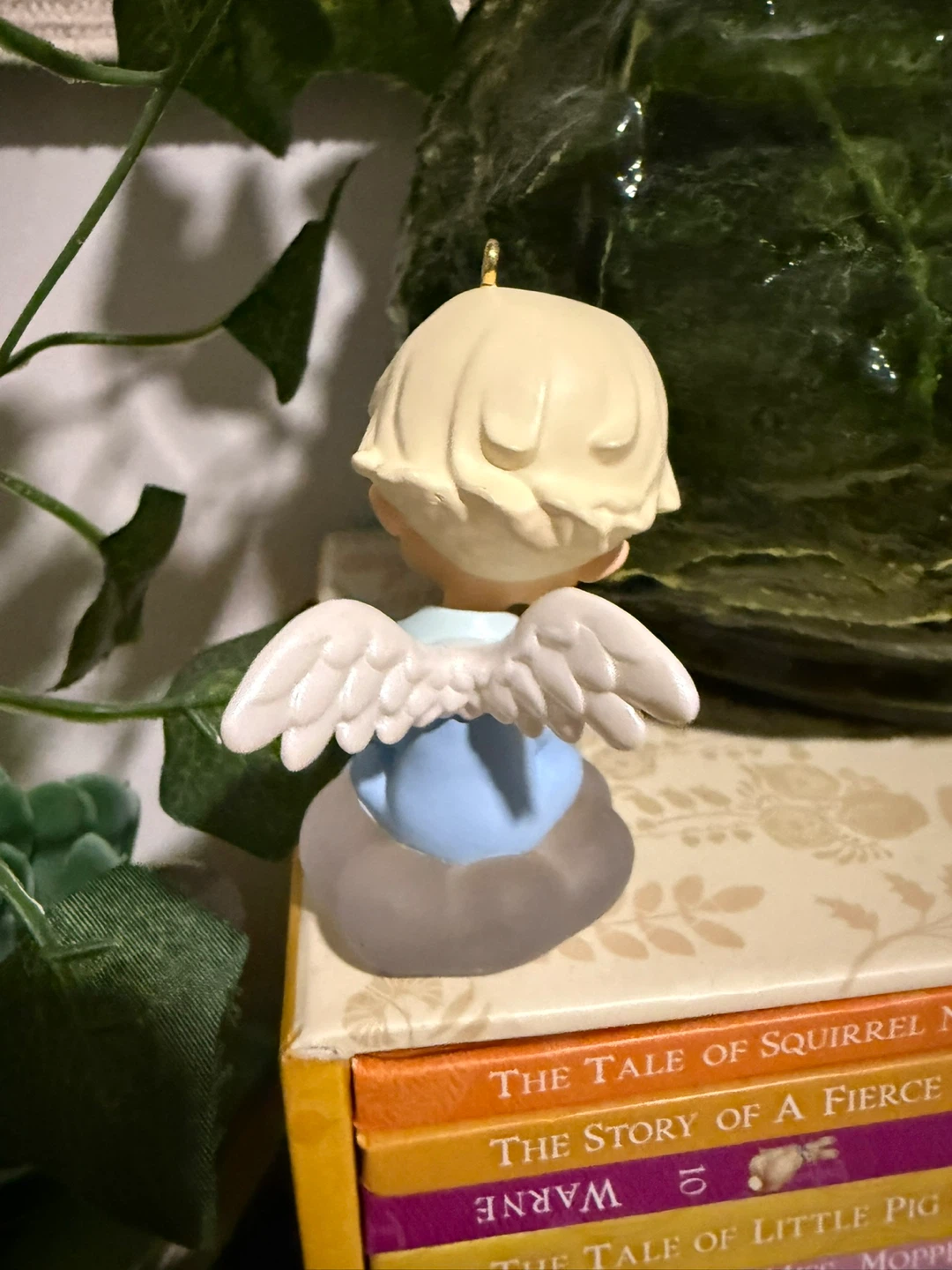 Hallmark "Mary" Angel with Squirrel Ornament 2000 - photo 2