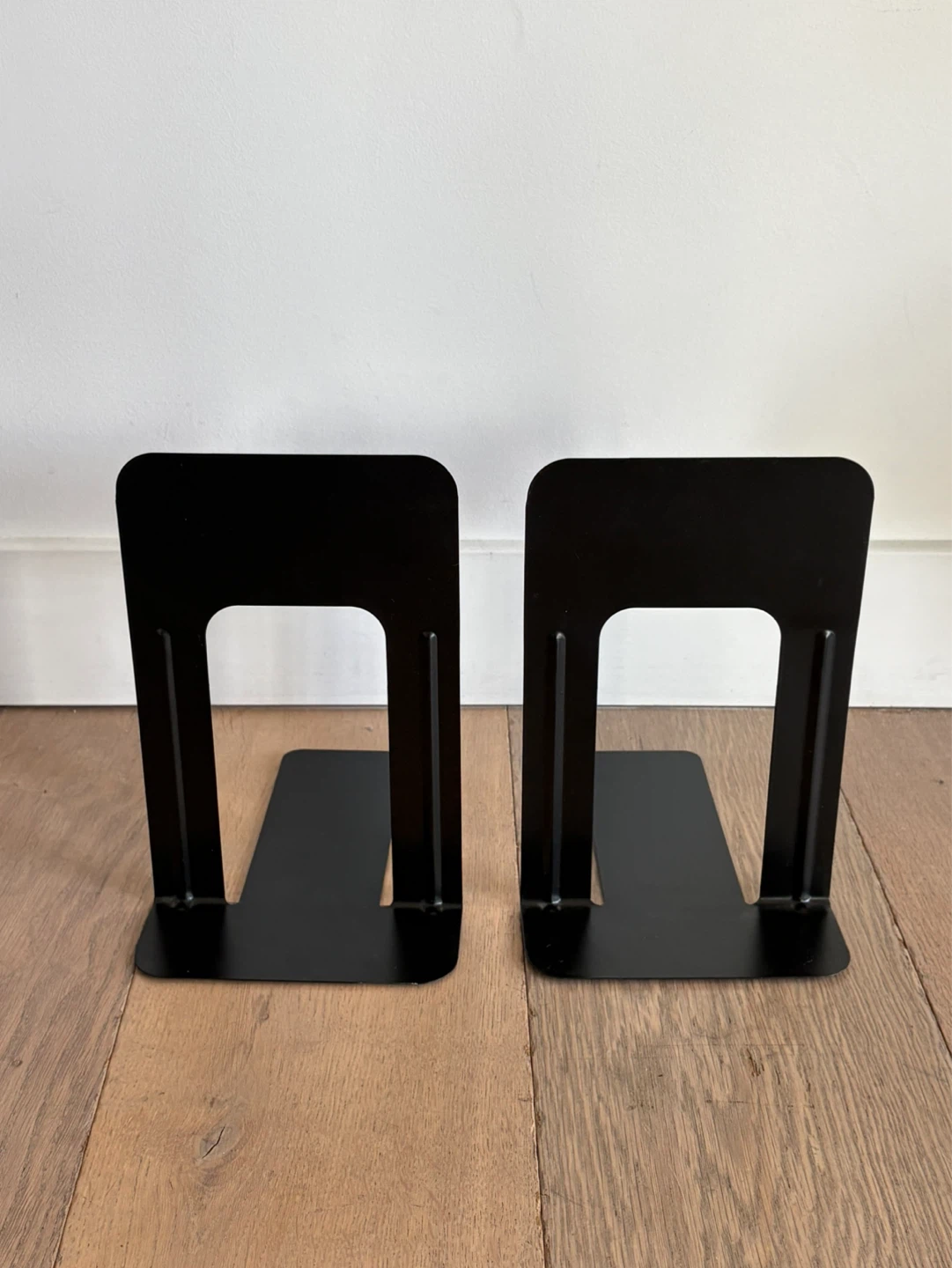 Black Metal Bookends x2 - photo 2