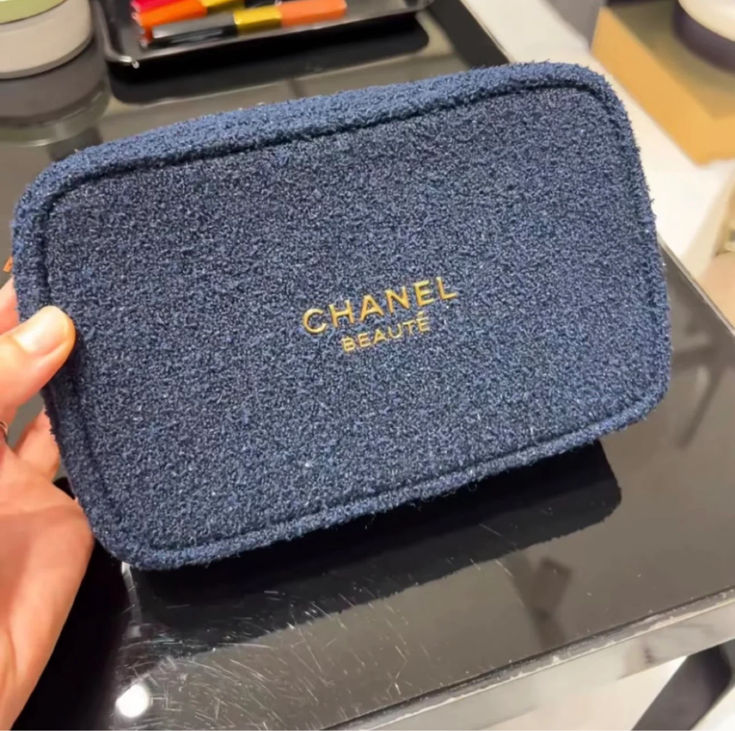 Chanel Beaute 2025 Holiday Edition Cosmetic Pouch - photo 3
