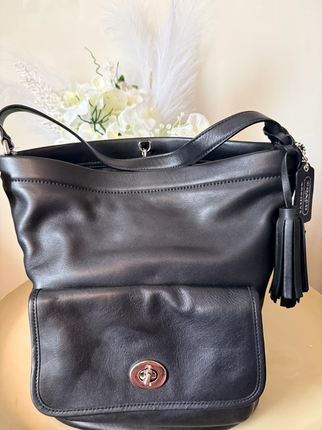Coach Leg Arch Bucket Bag Black Leather - photo 3