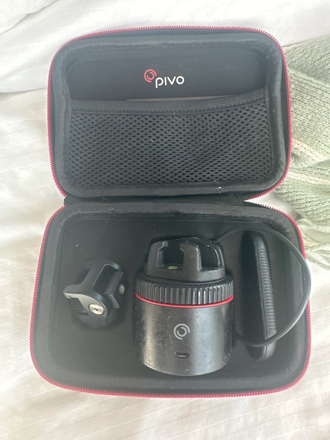 Pivo Pod smartphone tracking mount