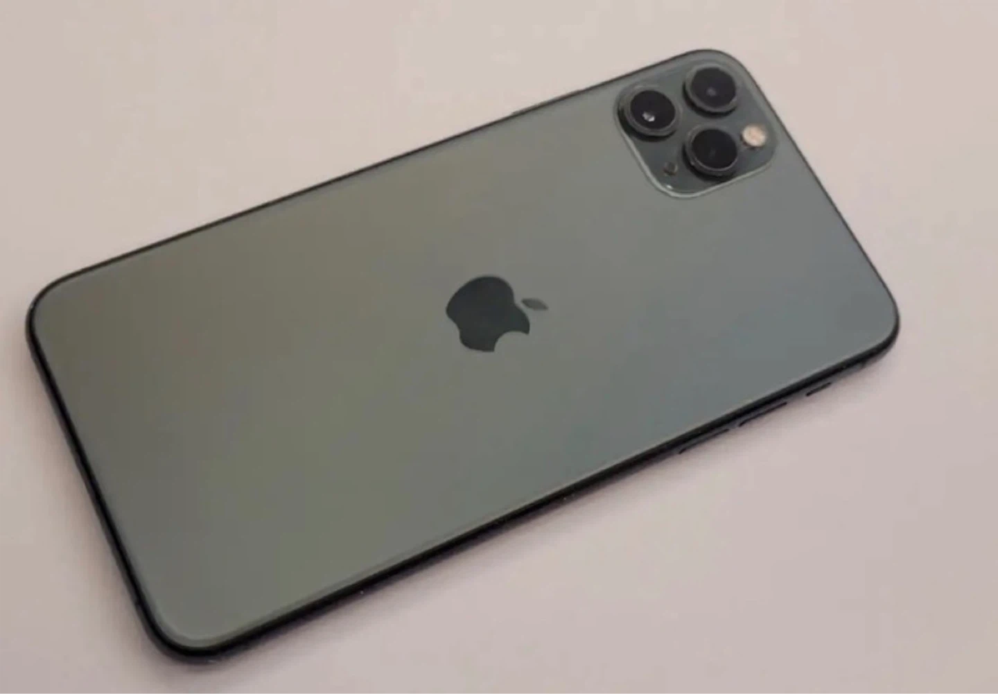iPhone 11 Pro Max 256GB - Unlocked - Excellent Condition - photo 2